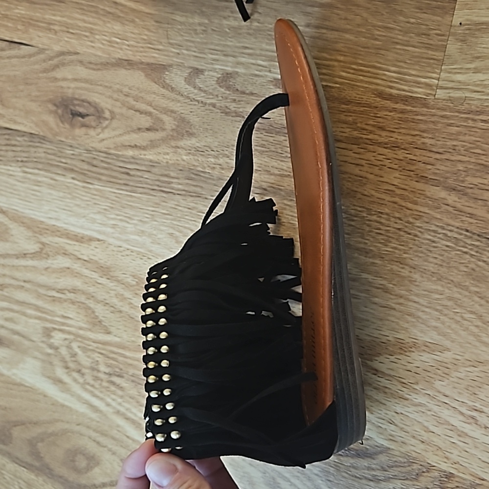 FOREVER 21 black fringe thong sandals size 6 Olivia Miller